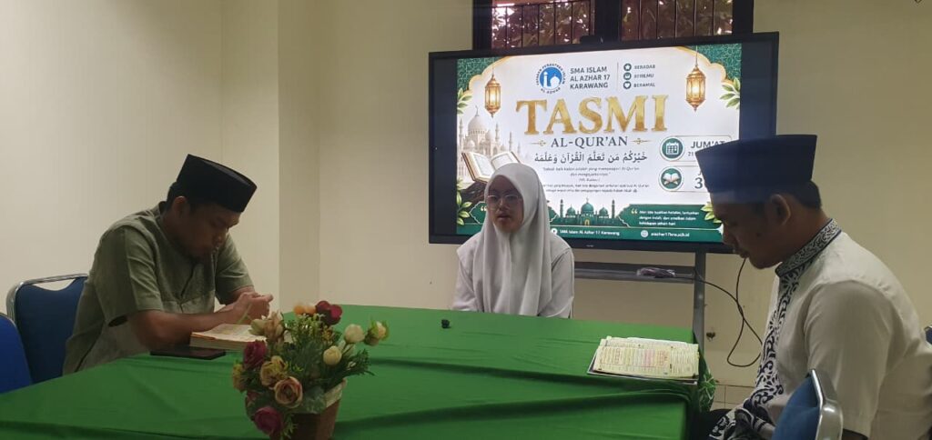 Azka Nabilah Zahrani murid kelas XII.2